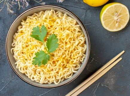 خرید نودل طعم ادویه کاری + قیمت فروش استثنایی